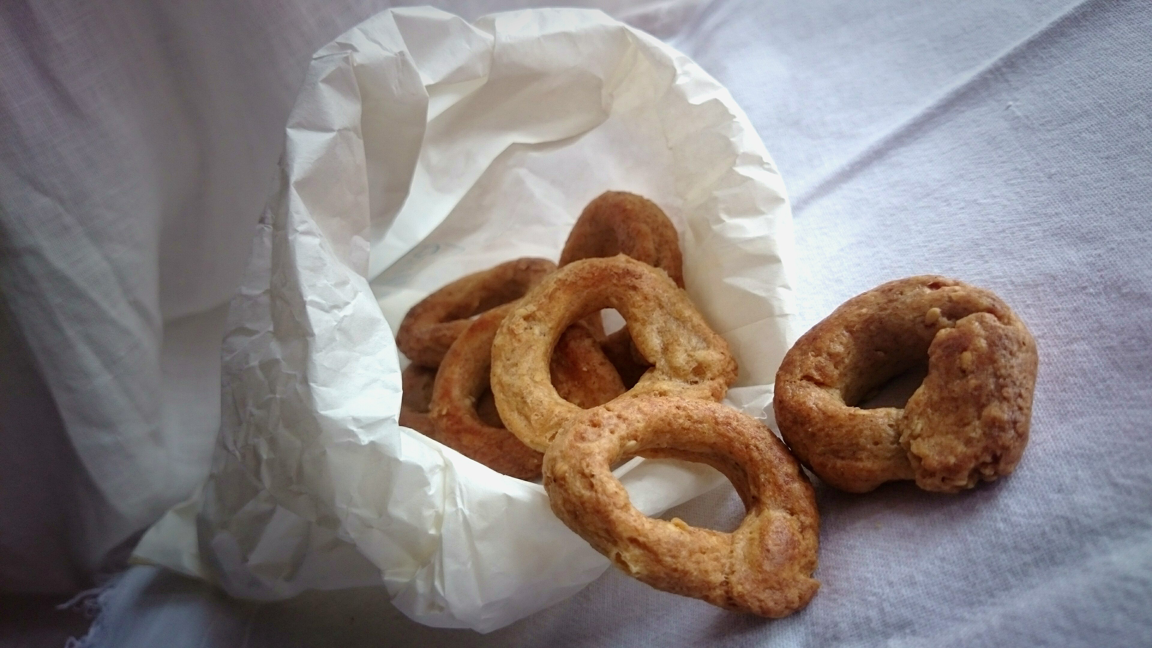 taralli integrali di grani antichi al sesamo